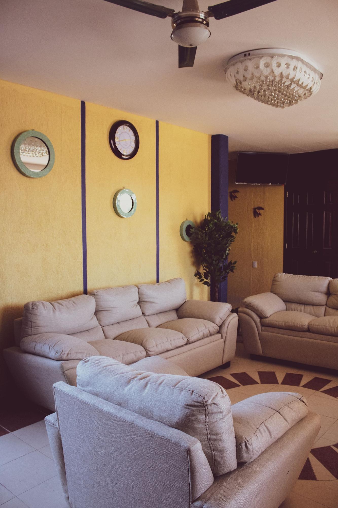 Varios Hotel De La Peña Inn