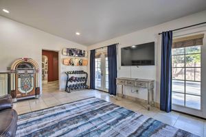 Alquiler Vacacional - Spacious Glendale Home w/ Outdoor Kitchen!