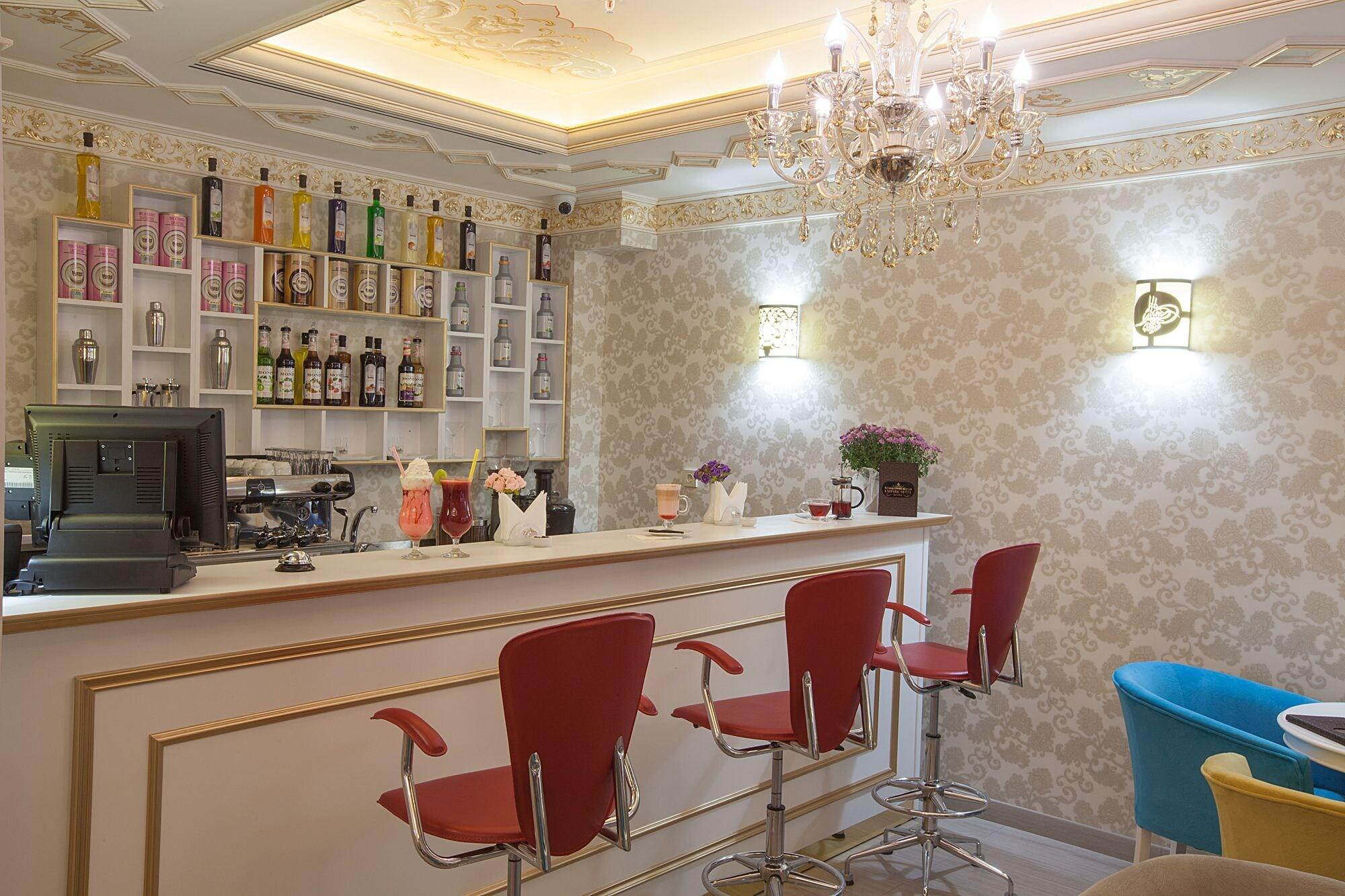 Bar/Salón Empire Suite Hotel
