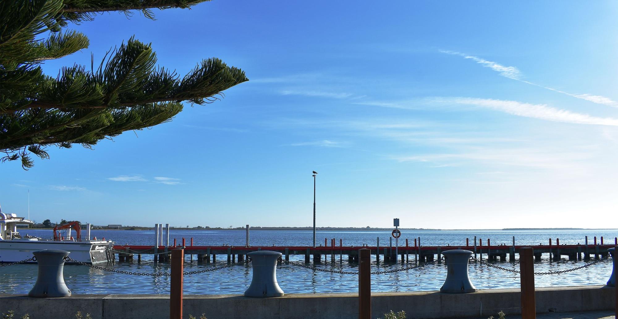 Varios Port Albert Motel