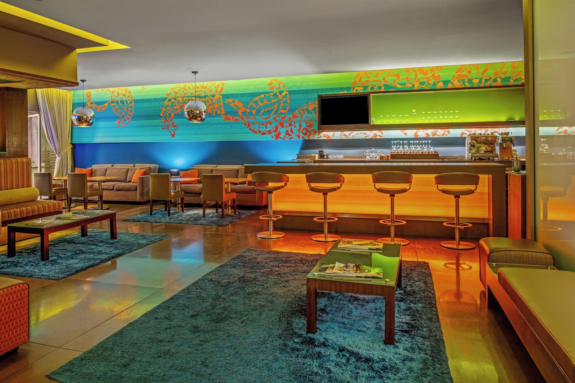 Bar/Salón SIRTAJ - Beverly Hills