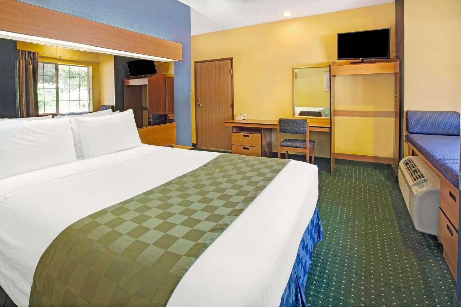 Varios OYO Hotel Mesquite TX, Hwy 80