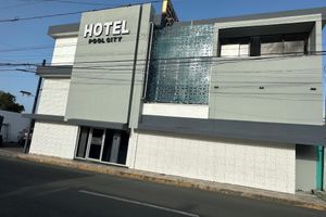 Alojamiento - Hotel pool city