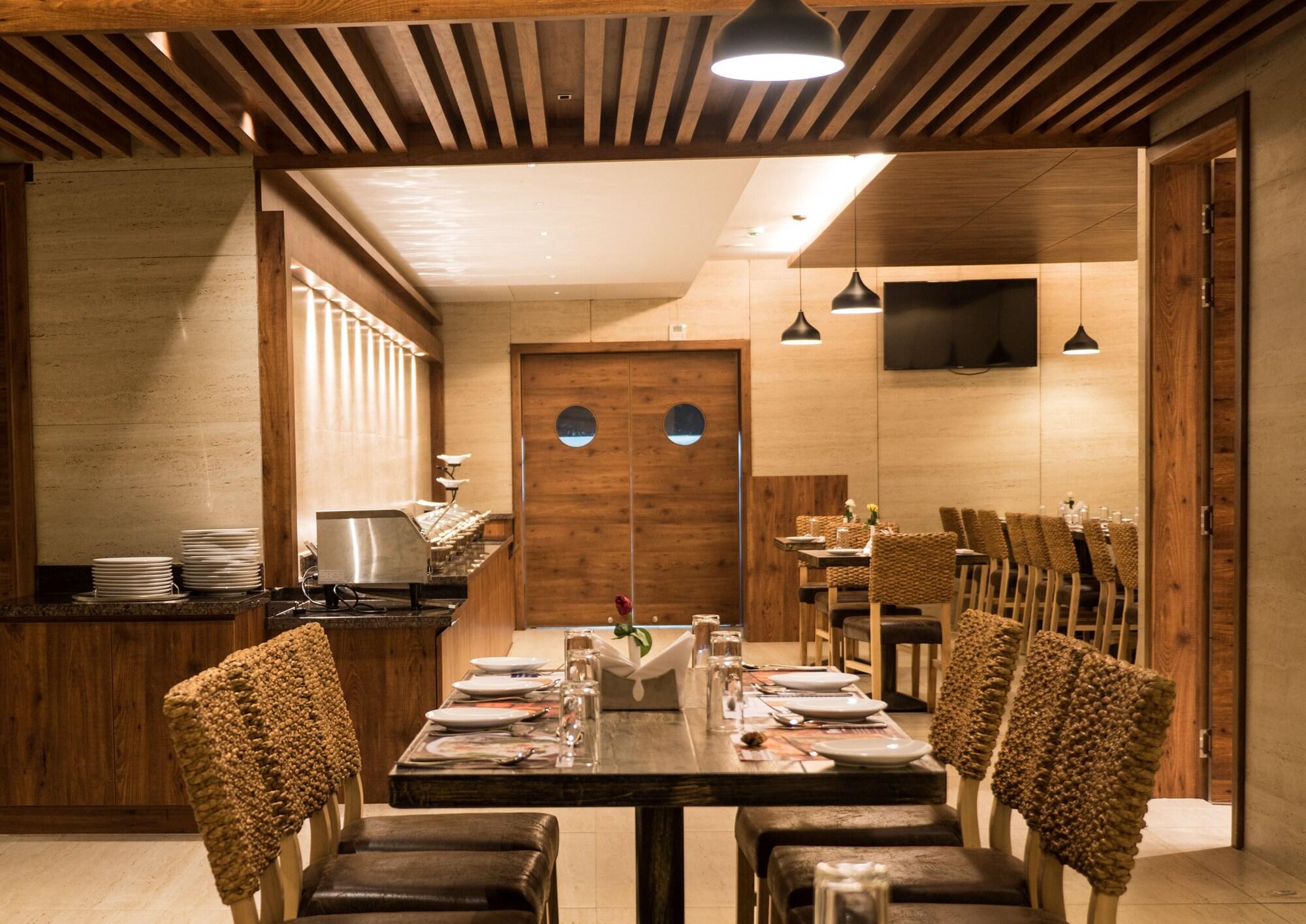 Restaurant Cholaa Dynasty - A Bergamont Hotel