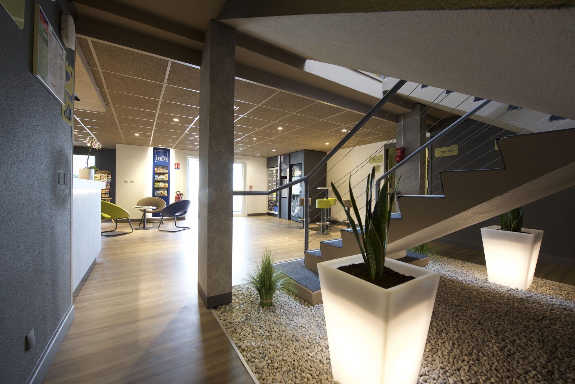 Vista Lobby ibis Budget Pau Est