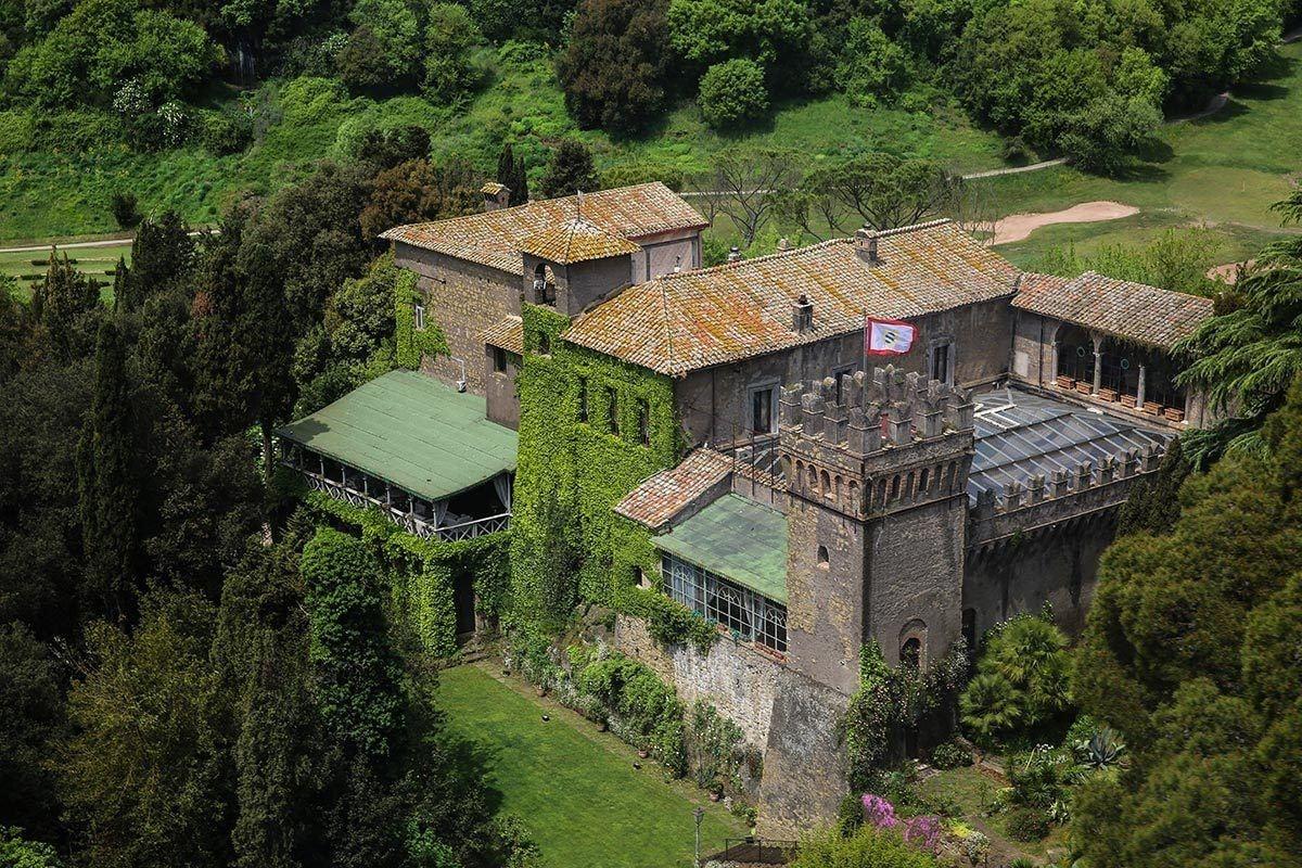 Varios Castello di Torcrescenza