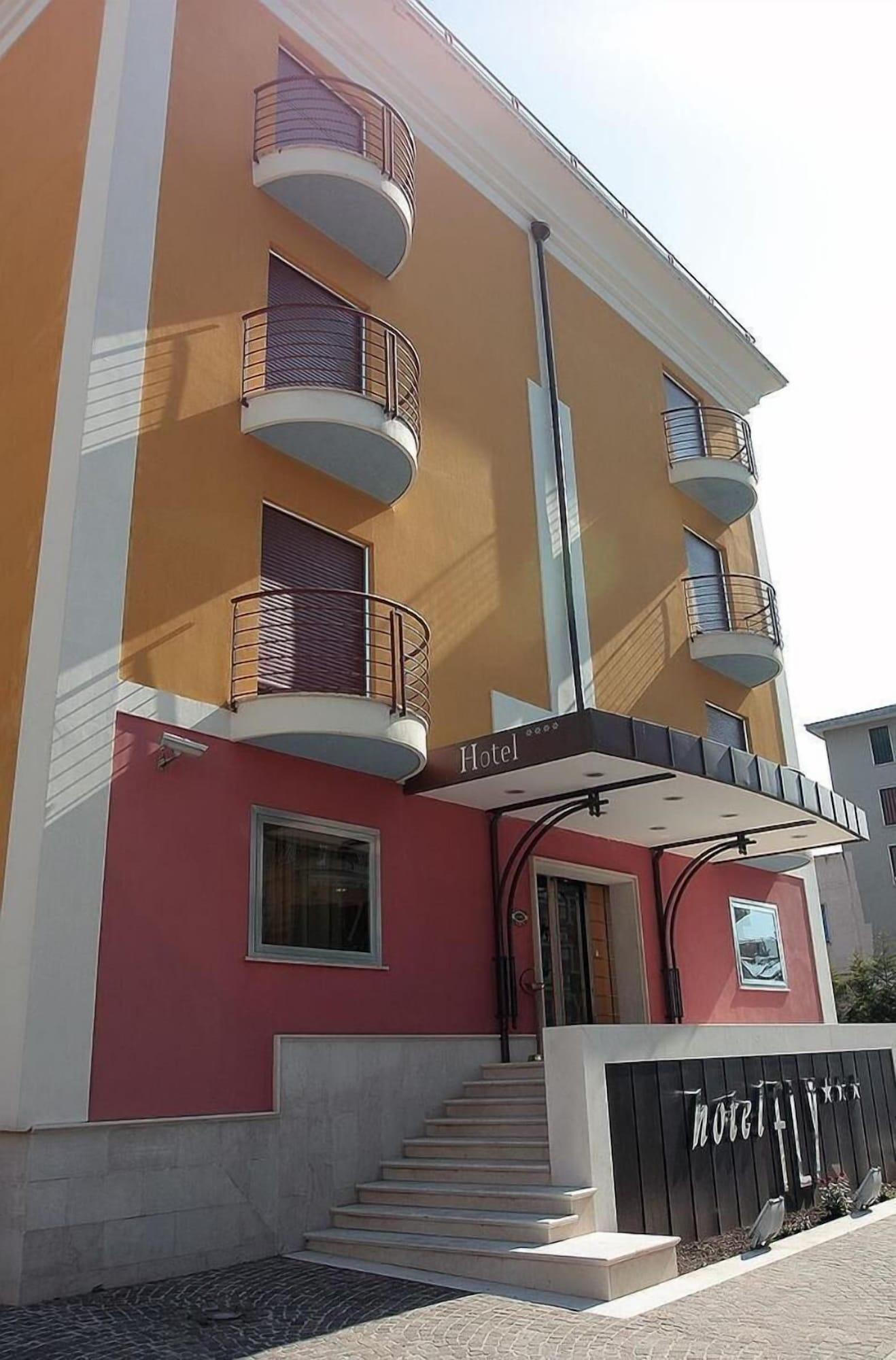 Vista Exterior Hotel Fly