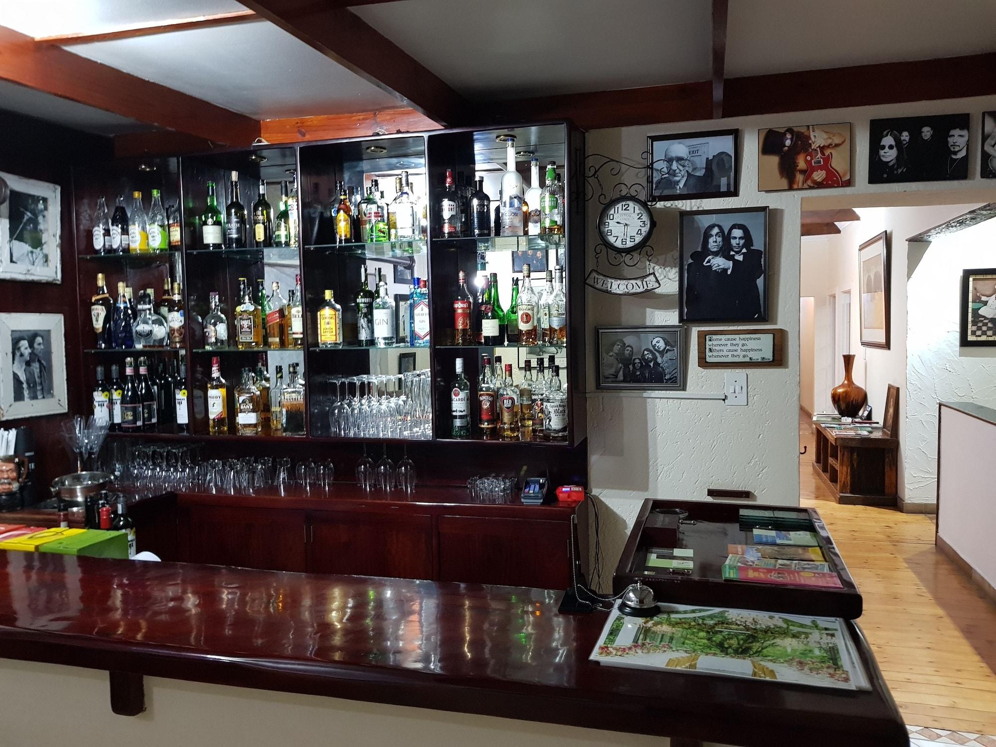 Bar/Salón Blue Mango Lodge