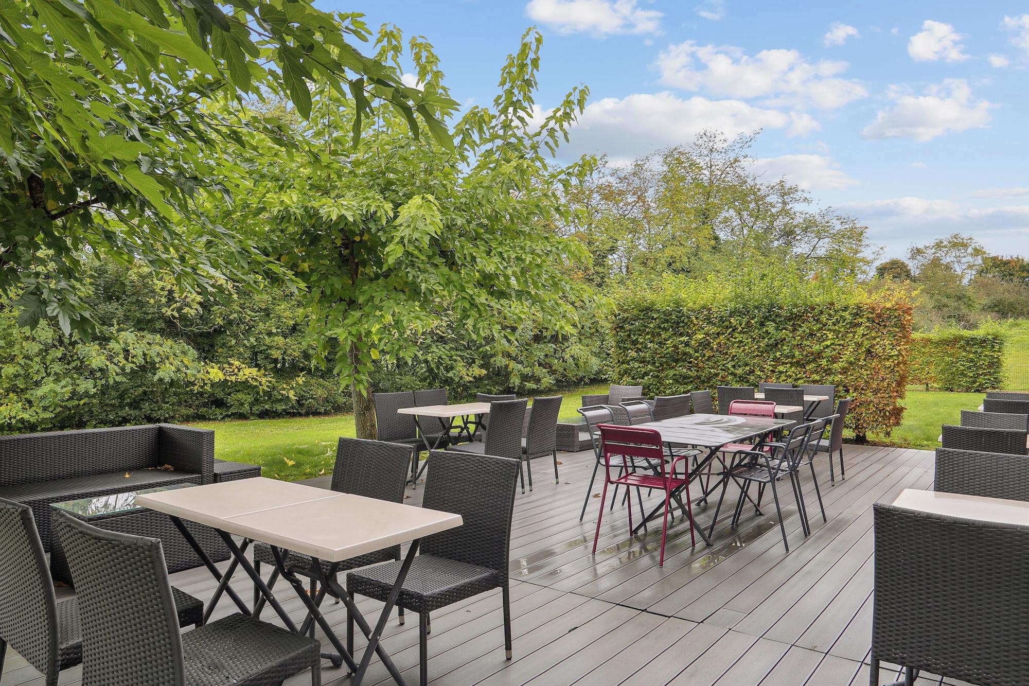 Vista Exterior Hotel AKENA La Ferté Bernard