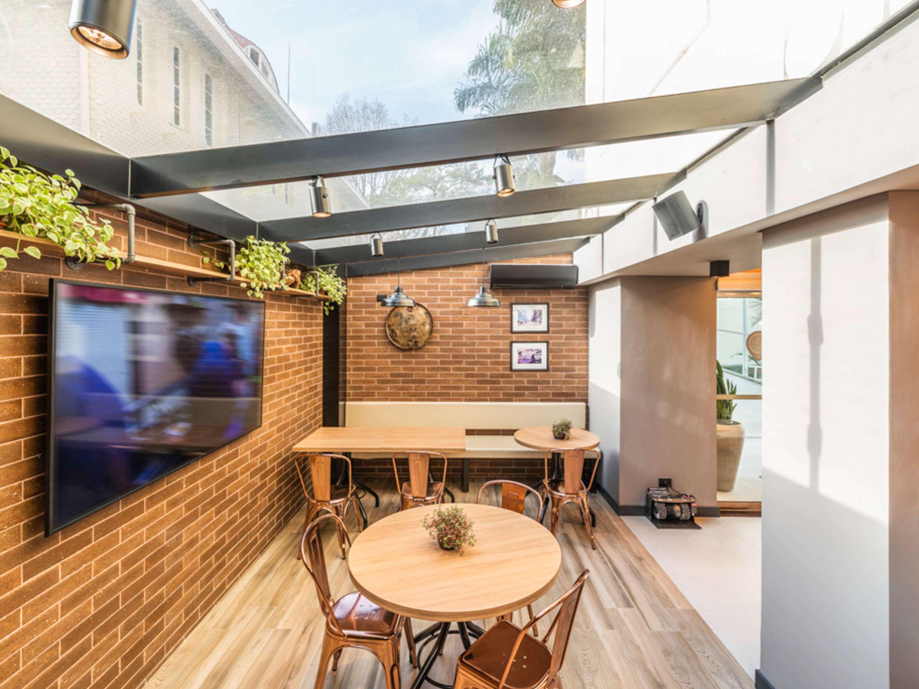 Bar/Salón ibis Curitiba Batel