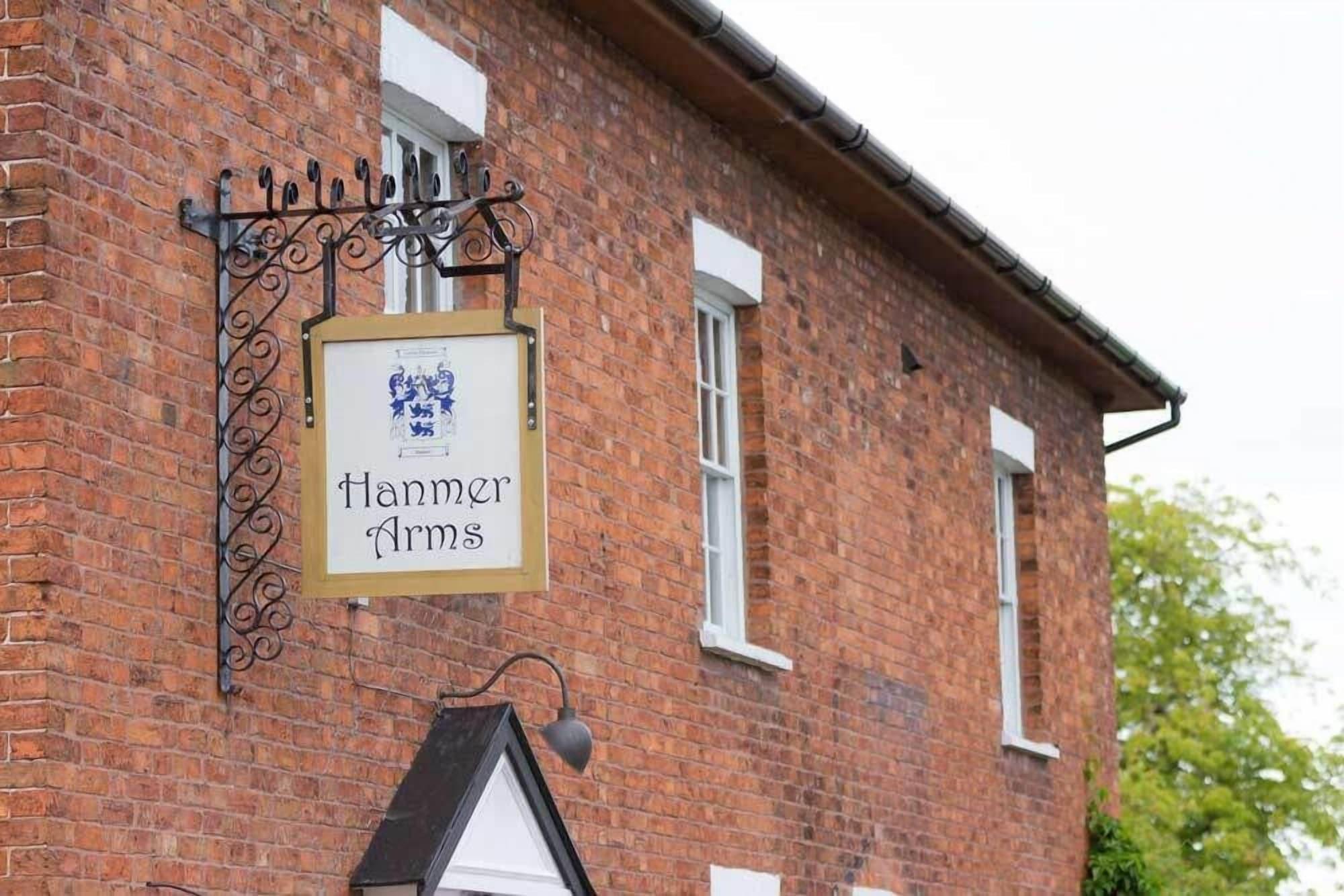 Vista Exterior The Hanmer Arms