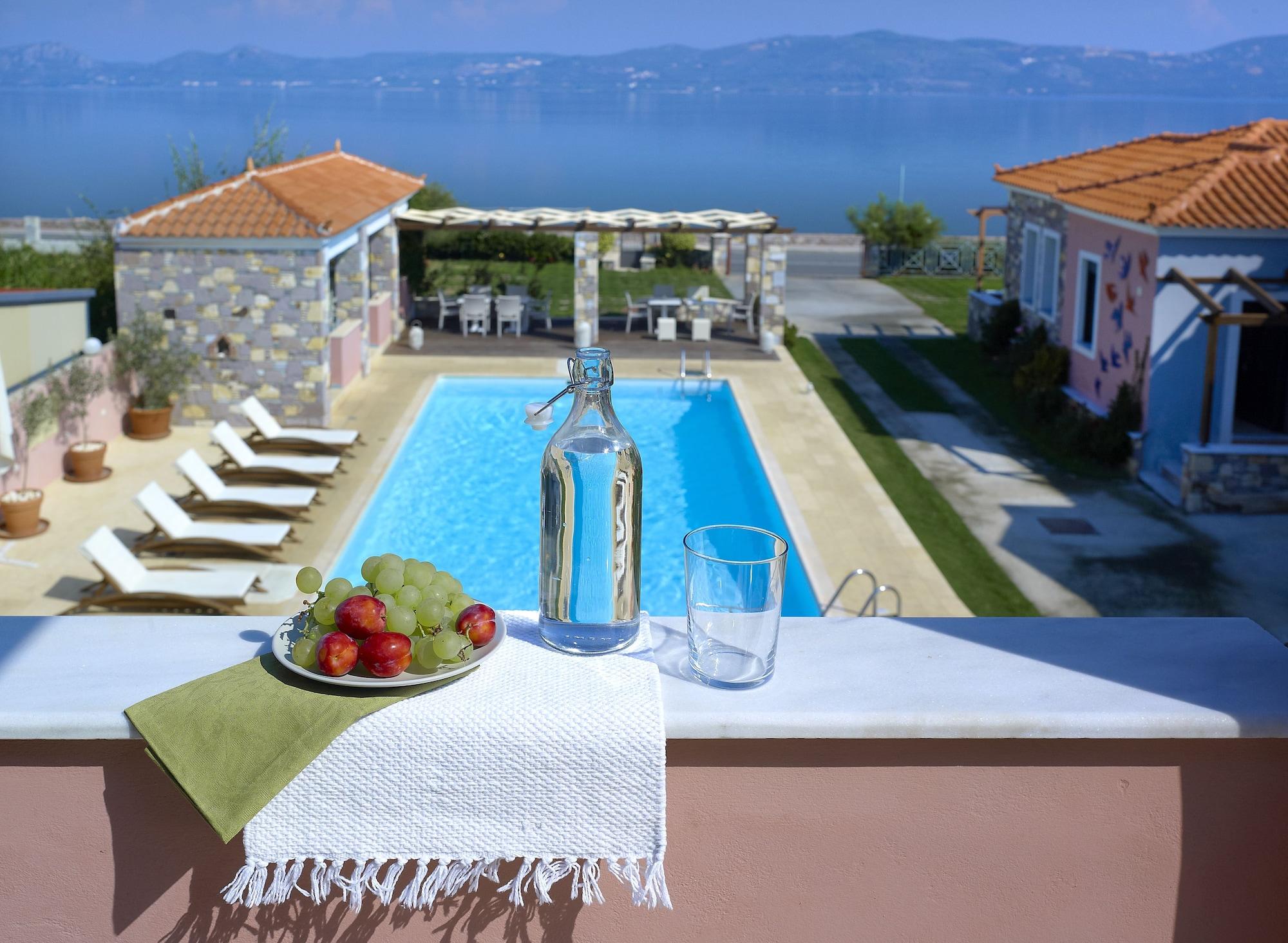 Vista Piscina Aeolis Apartments & Studios