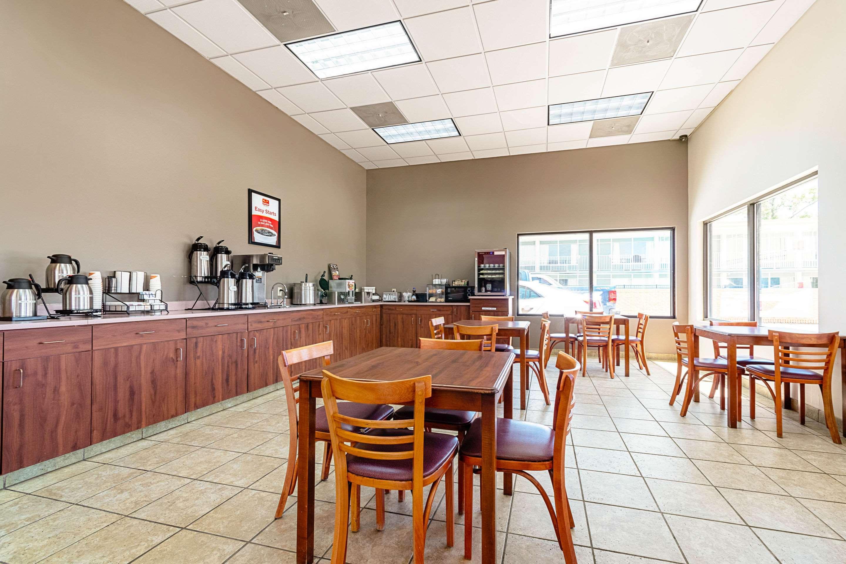 Restaurant Motel 6 Effingham, IL