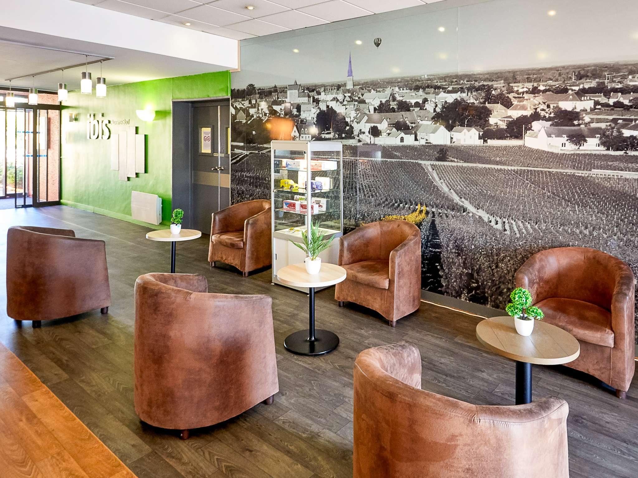 Vista Lobby ibis Auxerre Sud