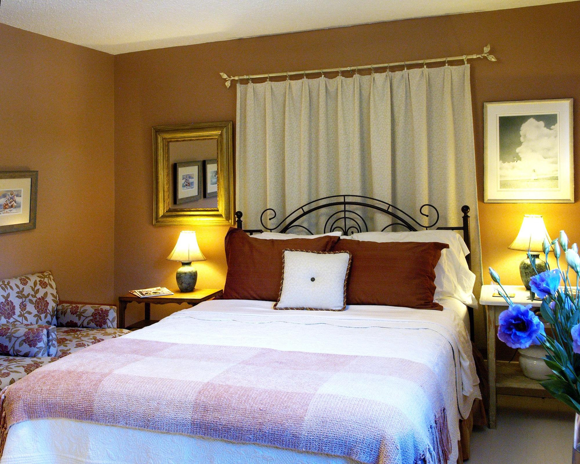 Varios Simcoe Suites on the Henley B&B
