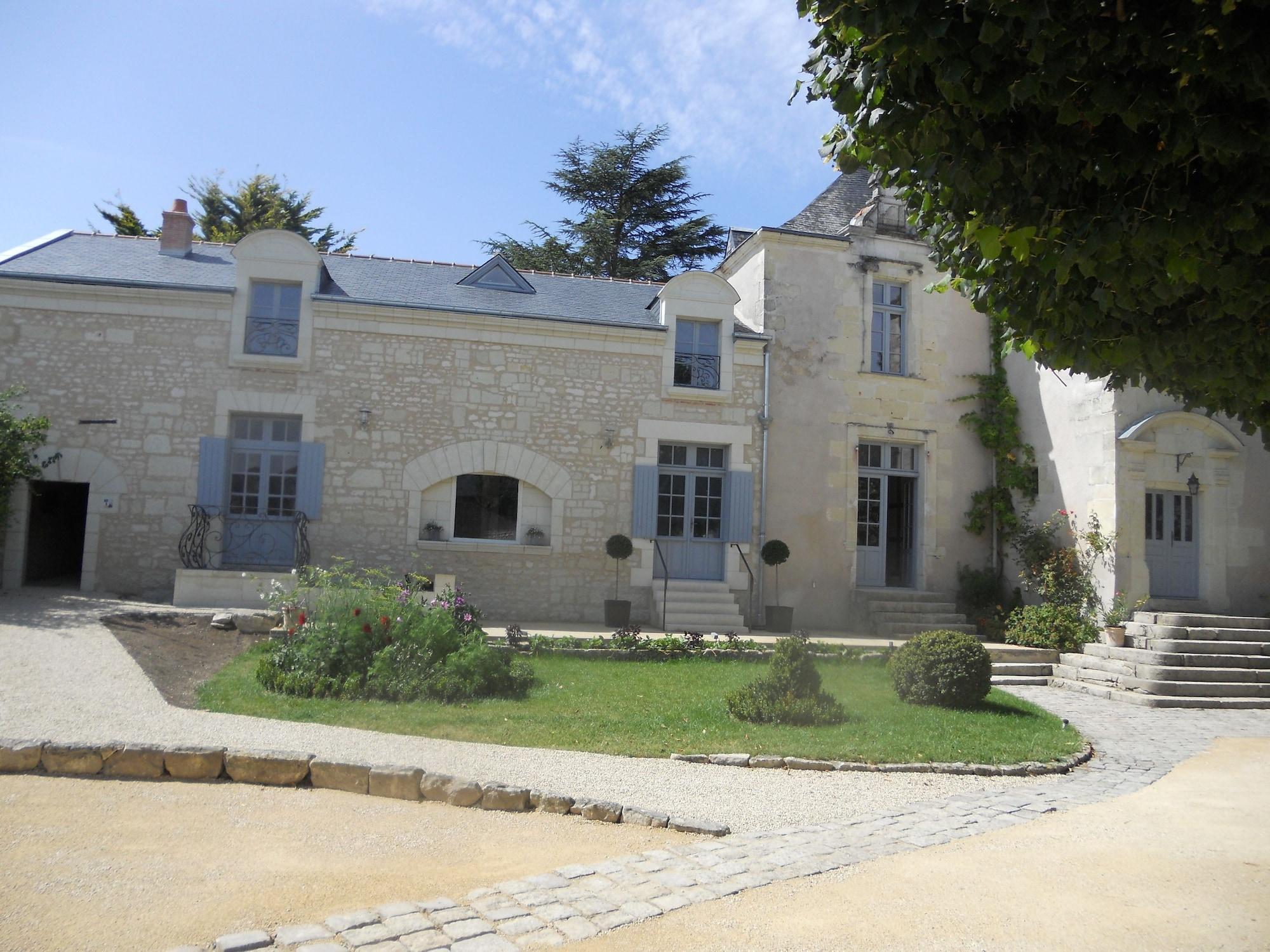 Varios Manoir d'Orbe