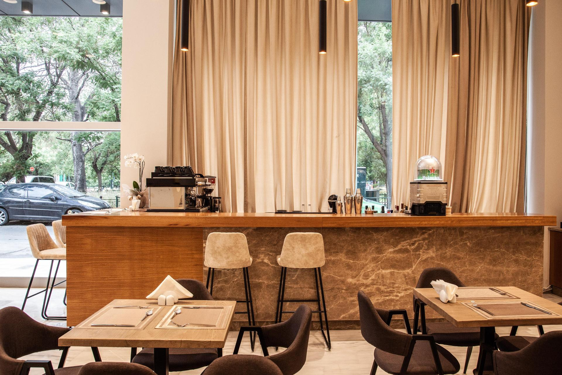 Restaurant B4B Athens Signature Hotel