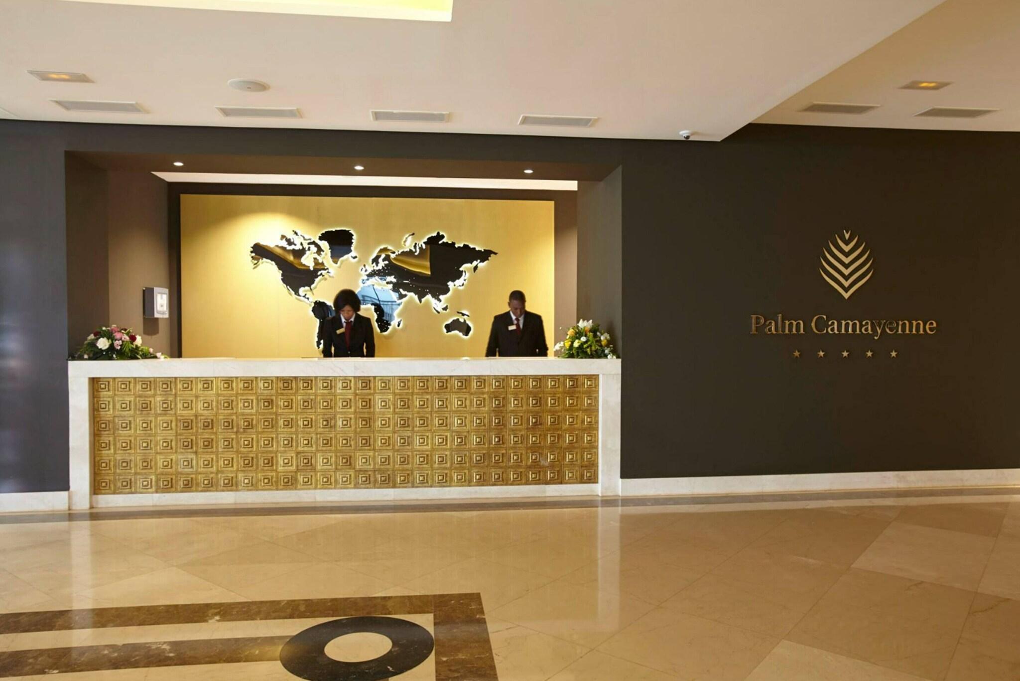 Vista Lobby Palm Camayenne
