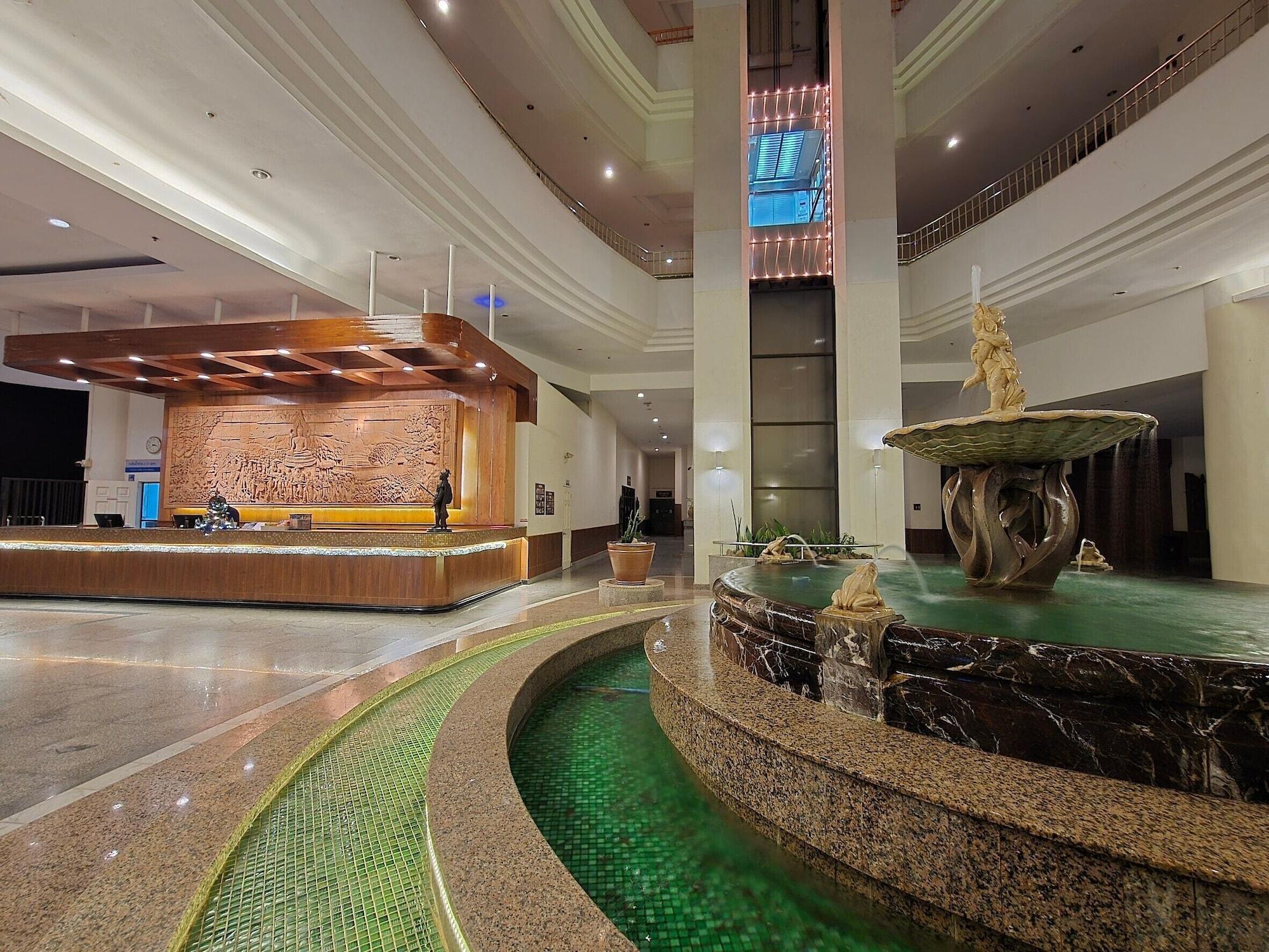 Vista Lobby Loei Palace Hotel
