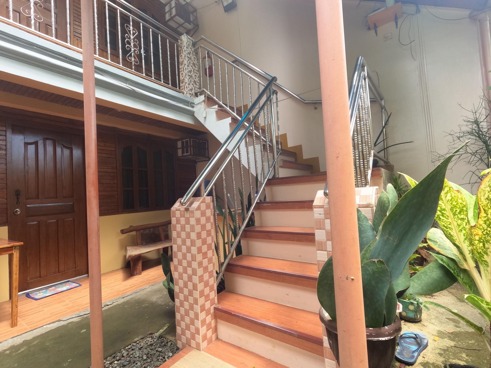 Varios Woodside Rogers Residence