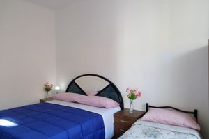 Alquiler Vacacional - GROUND FLOOR TWO ROOM  APARTMENT WITH ONE BEDROOM,ONE HALL,KITCHEN AND BATHROOM