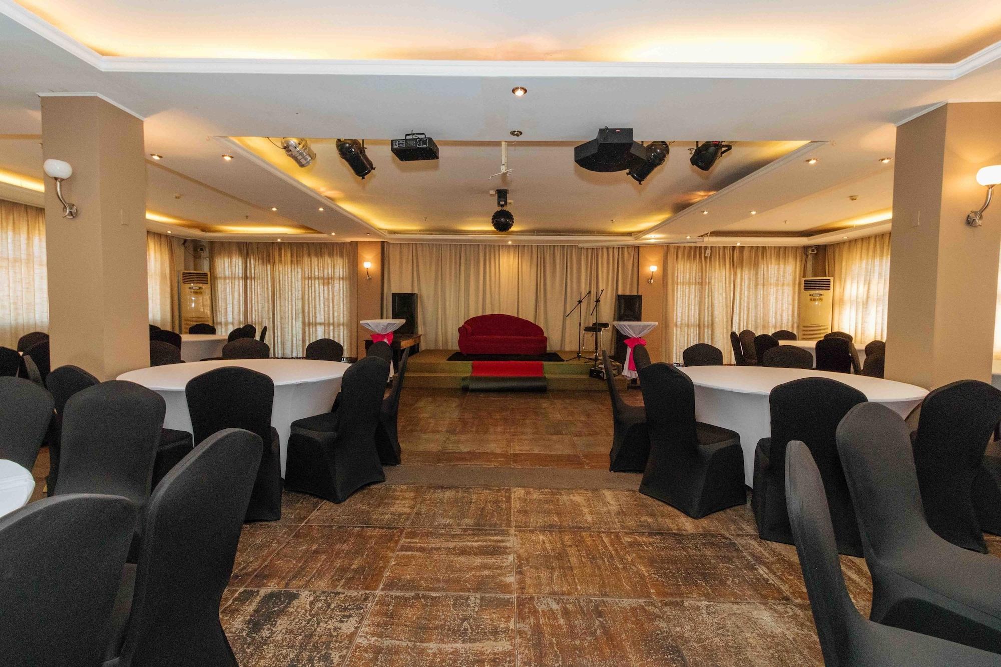 Restaurant RedDoorz Plus @ Project 6 Quezon City
