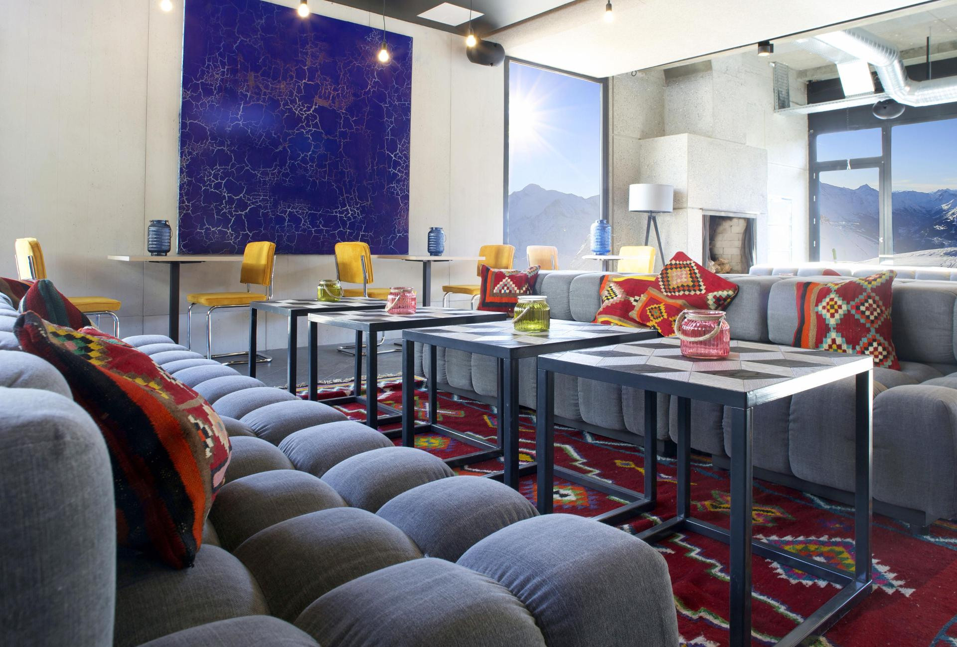 Vista Lobby Totem, Friendly Hotel