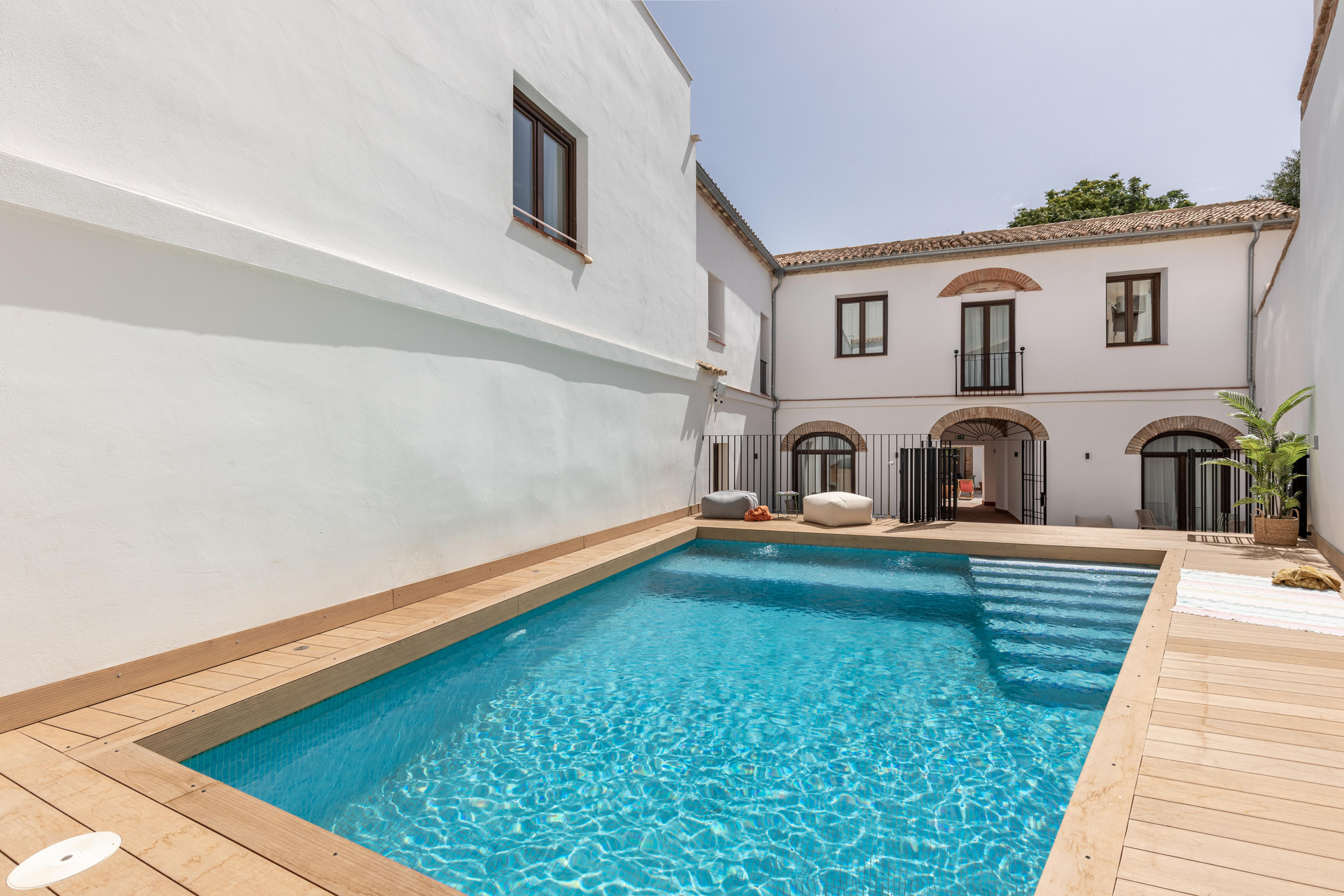 Vista Piscina Líbere Córdoba Patio Santa Marta