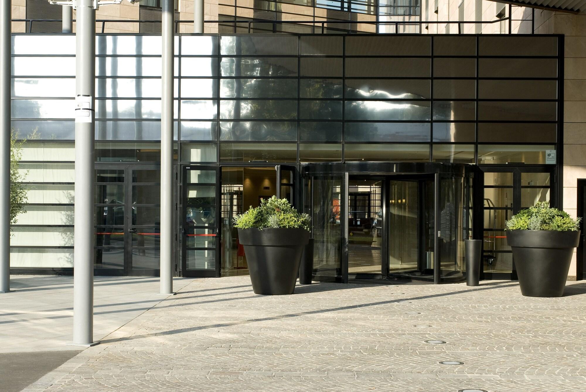 Vista Exterior Starhotels Grand Milan
