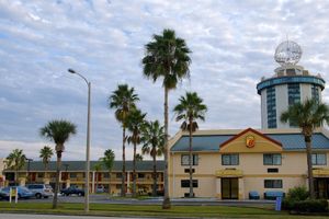 Alojamiento - Super 8 by Wyndham Orlando International Drive