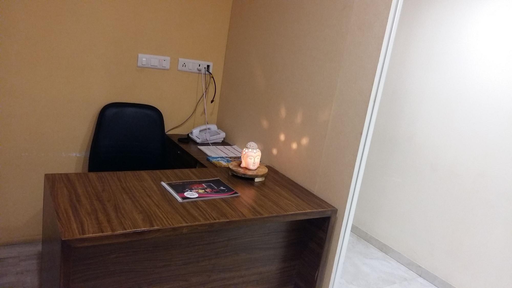 Vista Lobby Pride Biznotel Vadodara