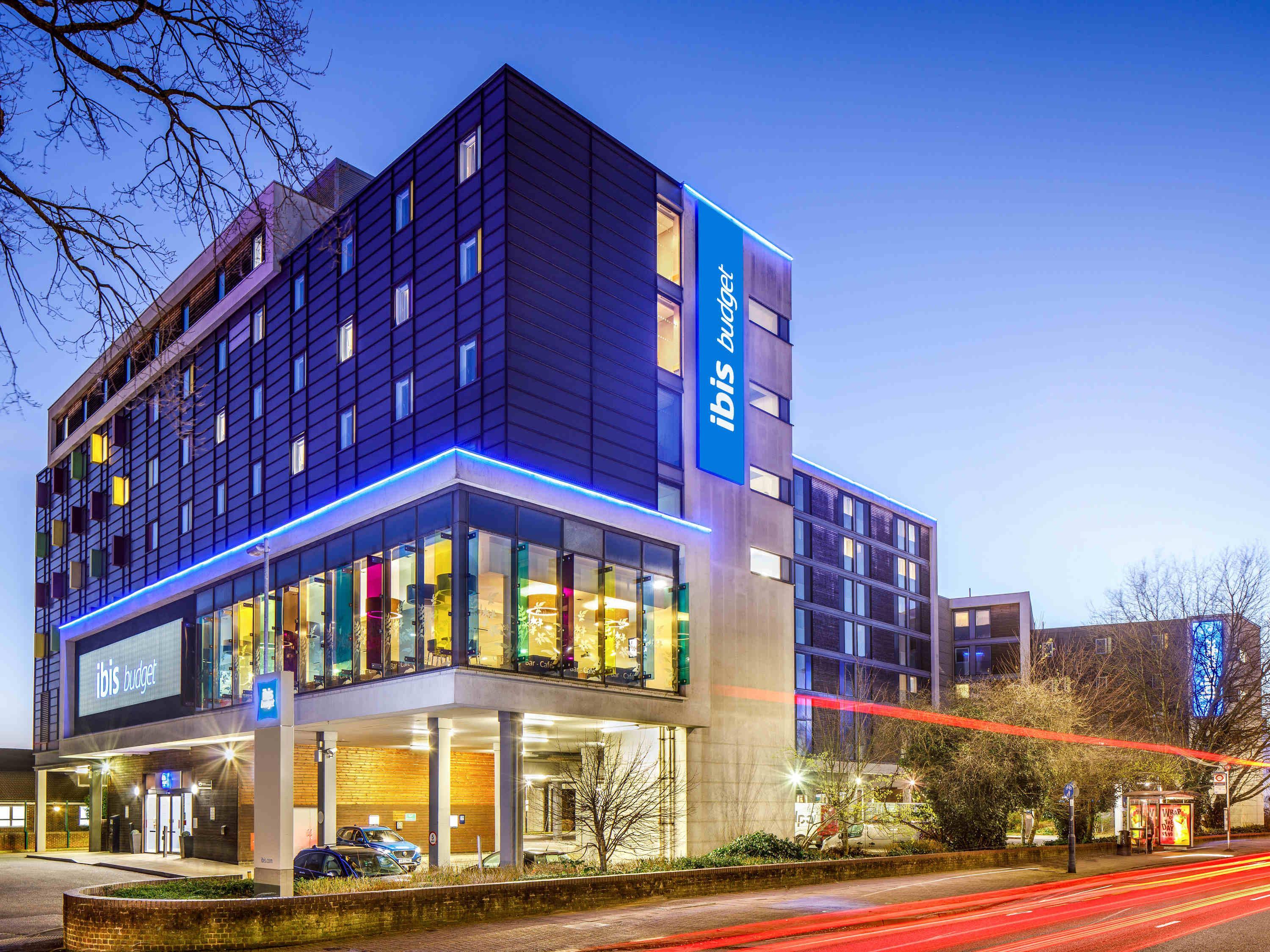 Vista Exterior Ibis budget London Heathrow Central