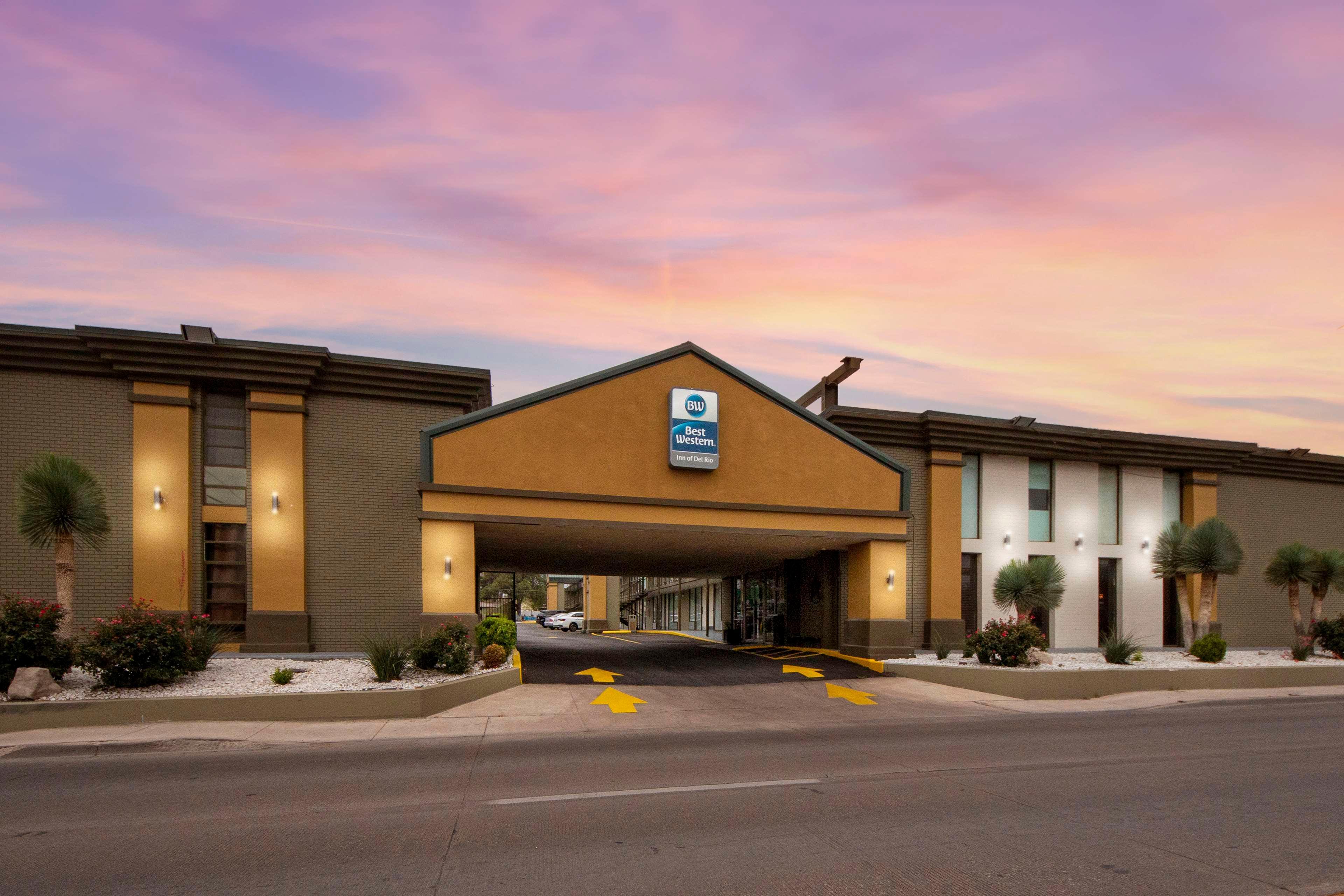 Vista Exterior Best Western Inn of Del Rio