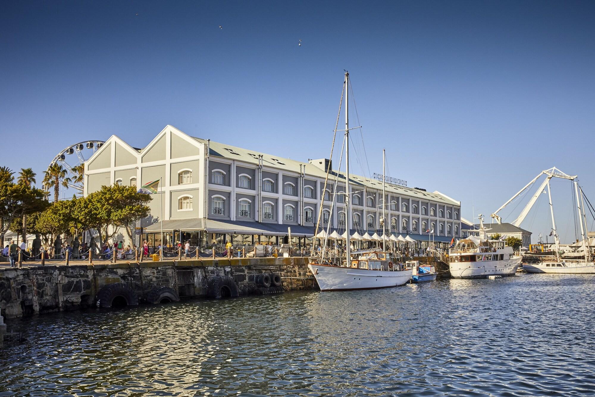 Vista Exterior Victoria and Alfred Hotel by NEWMARK