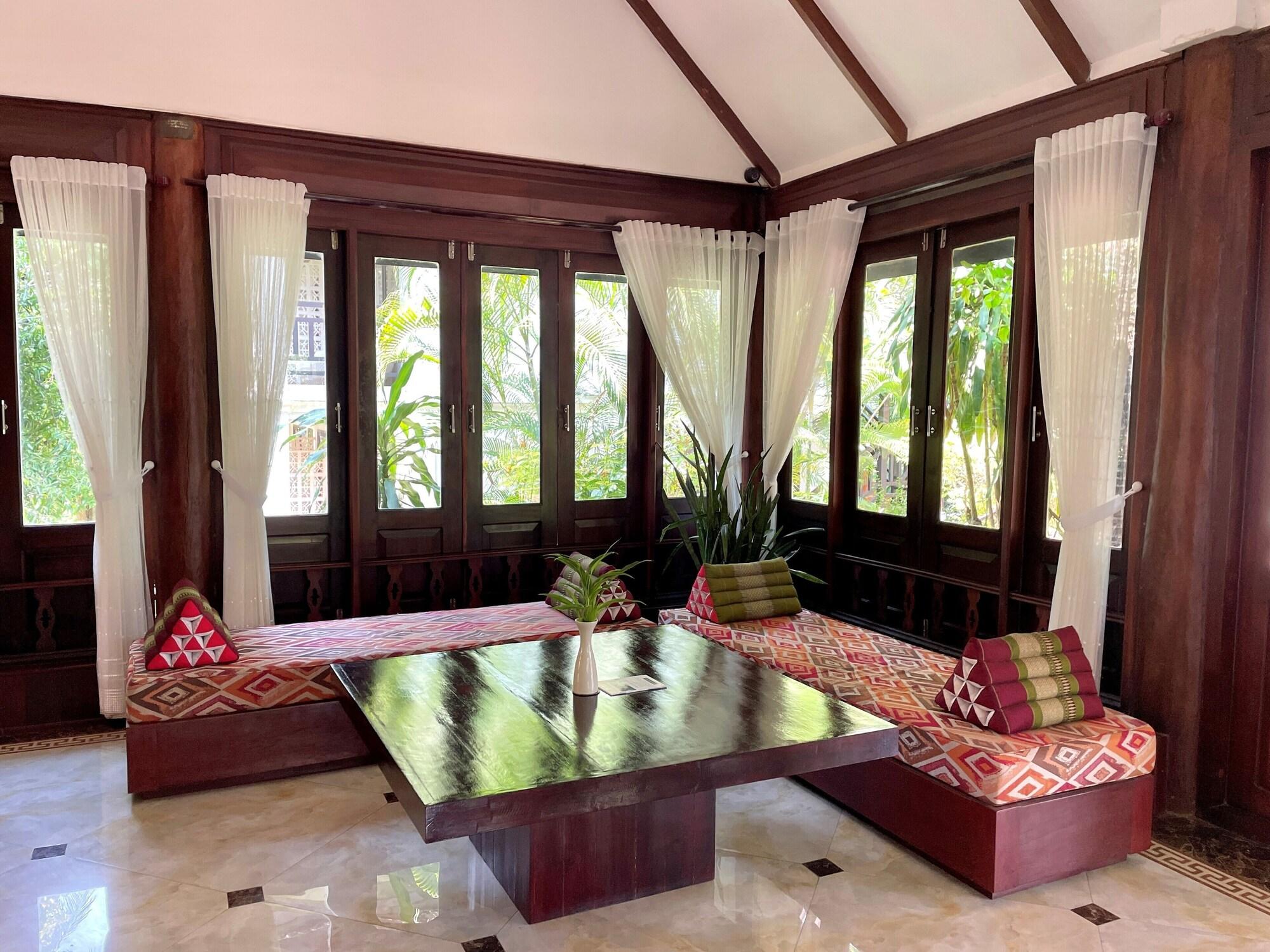 Vista Lobby Parasol Blanc Luang Prabang