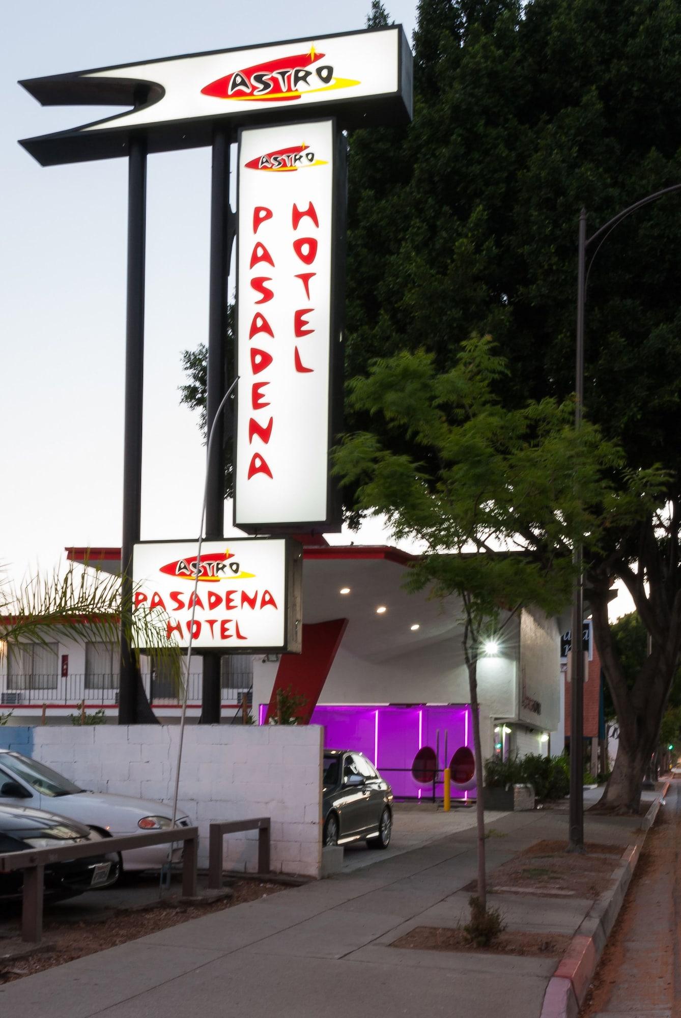 Vista Exterior Astro Pasadena Hotel