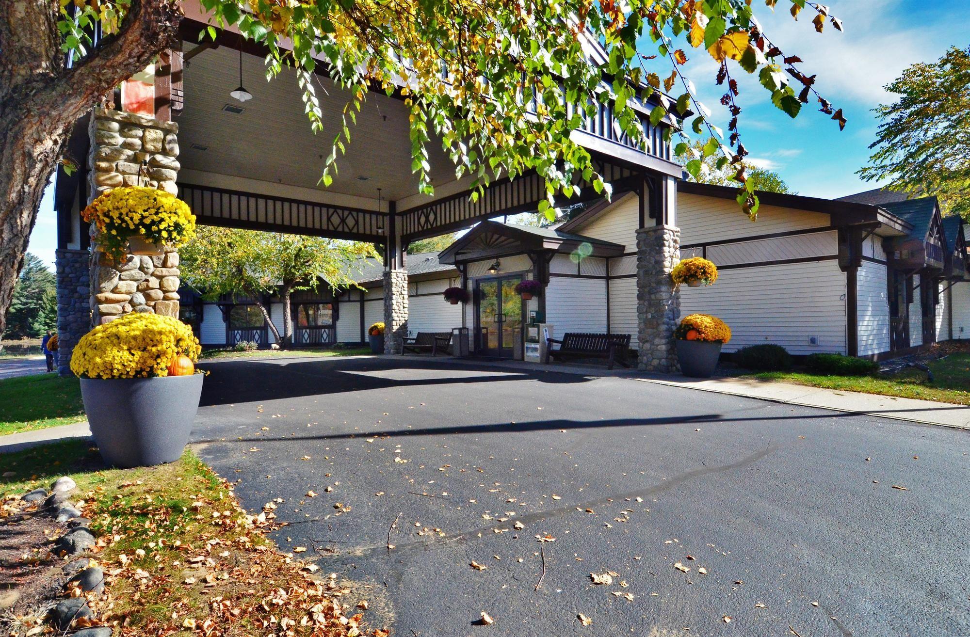 Vista Exterior Best Western Saranac Lake