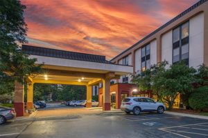 Alojamiento - Surestay Plus By Best Western Chicago Lombard