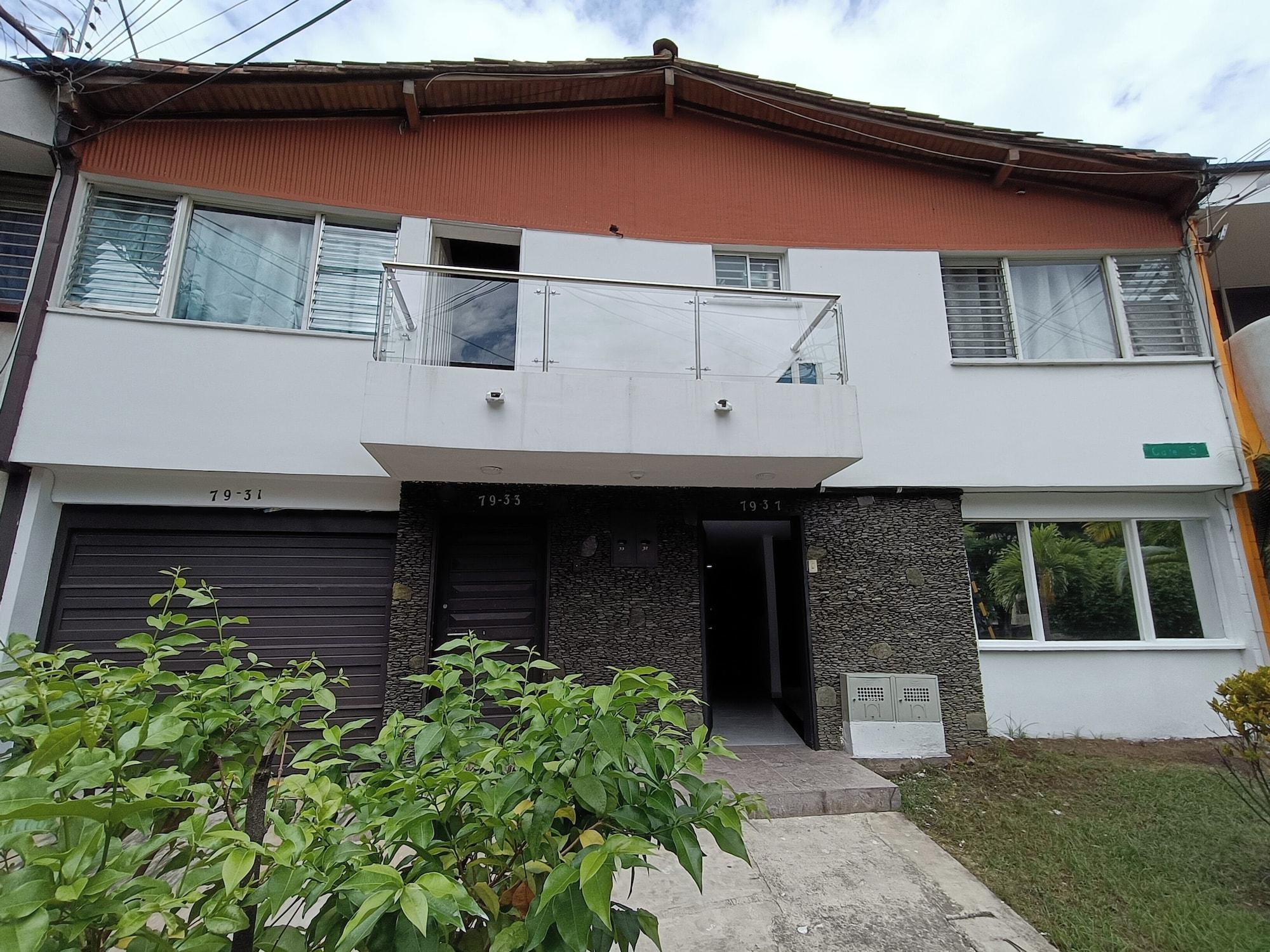 Varios AC - House Laureles - Self Checking