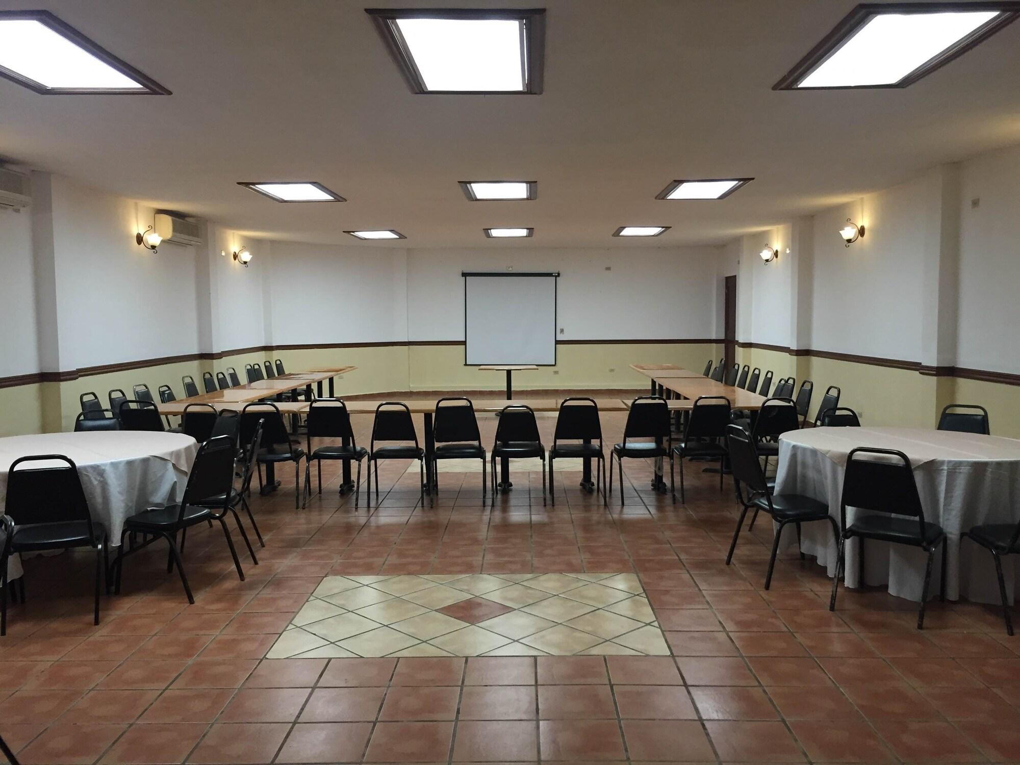 Sala de Reuniones Hotel Maria Luisa Inn & Suites