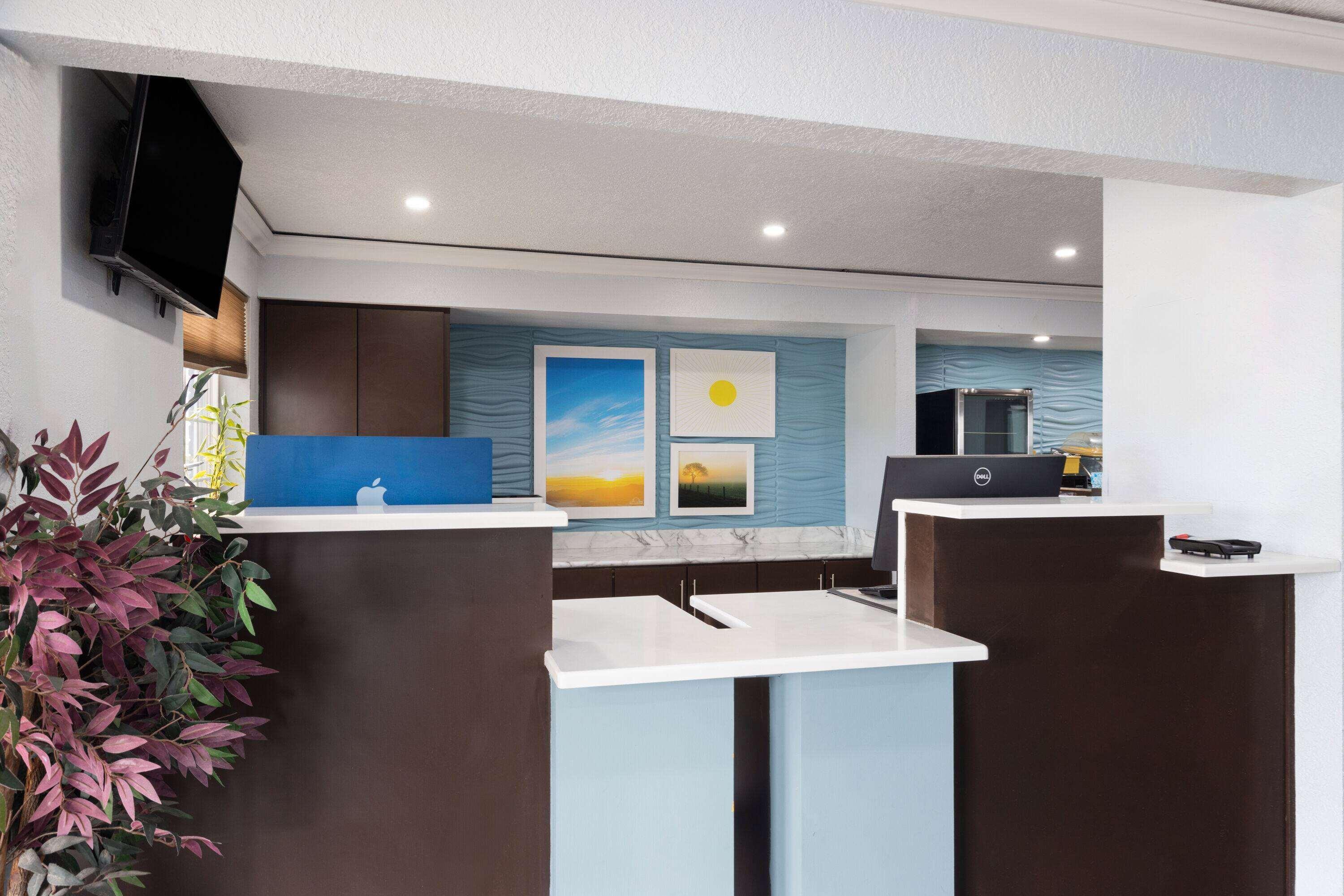 Vista Lobby Days Inn by Wyndham Miami