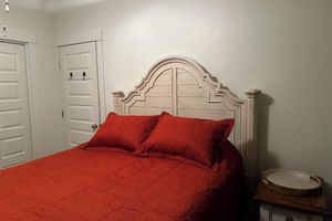 Alquiler Vacacional - Charming 2-bedroom cottage in Westford, sandy beach, 2 pools, restaurant on site