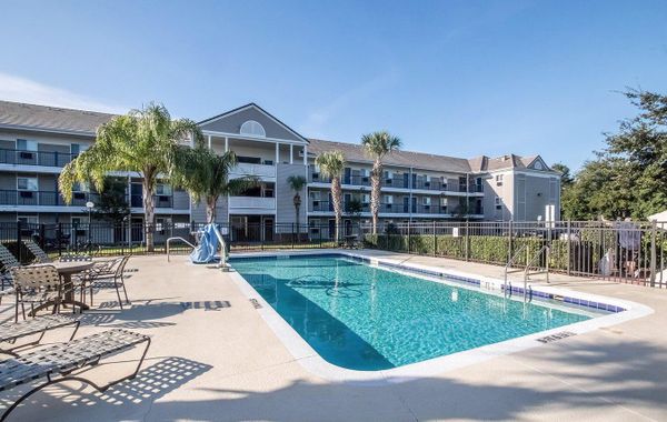 HomeTowne Studios by Red Roof Orlando South - Hoteles en Disney Area de Orlando