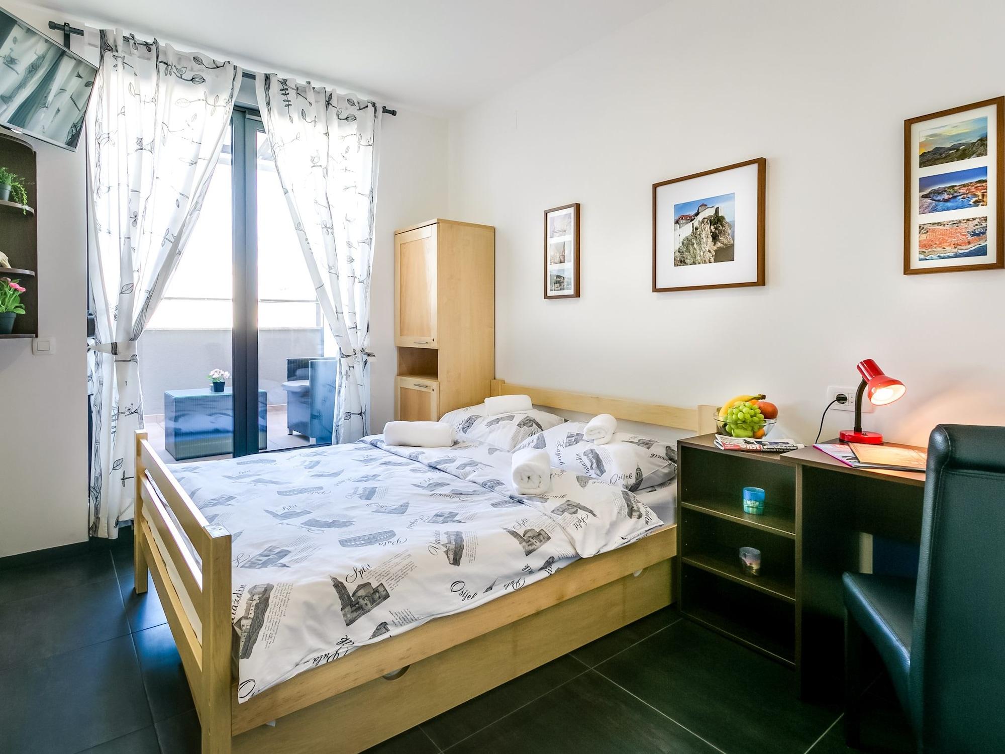 Varios Hostel Moving