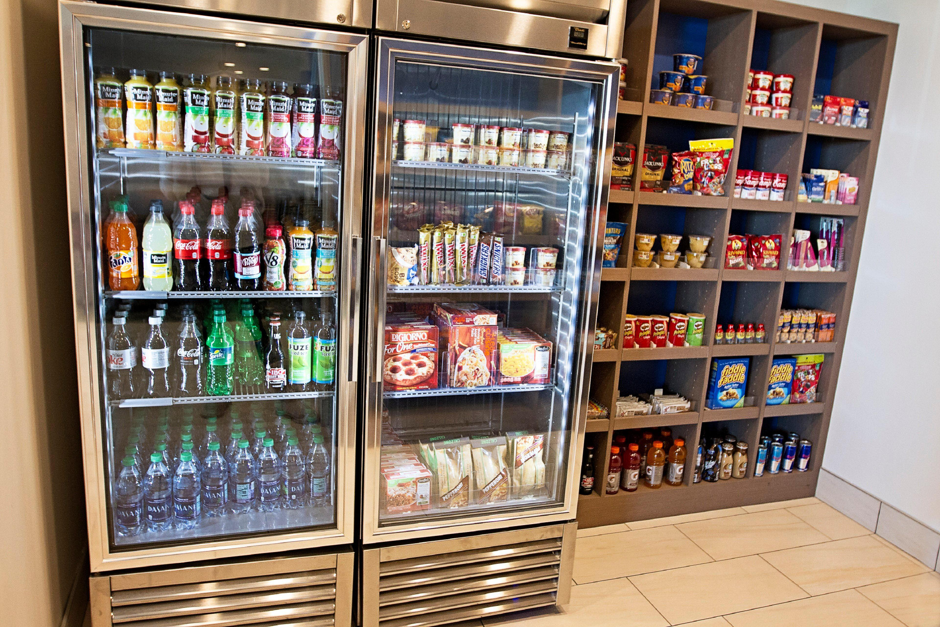 Vista Exterior Holiday Inn Express & Suites Greenwood Mall by IHG