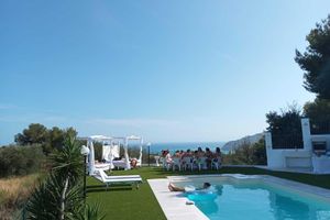 Alquiler Vacacional - Villa surrounded by greenery with sea view and swimming pool