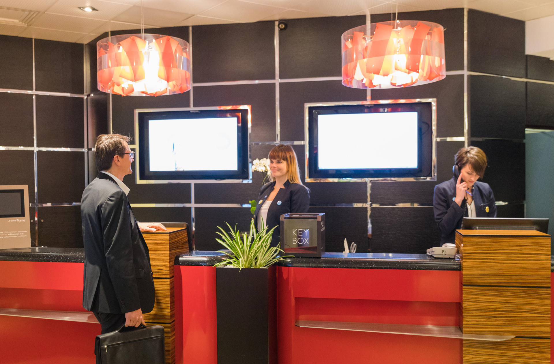 Vista Lobby Novotel Grenoble Centre
