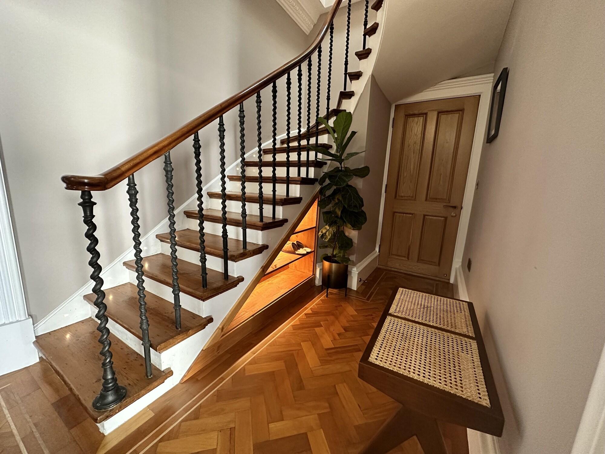 Vista Lobby Ashton View