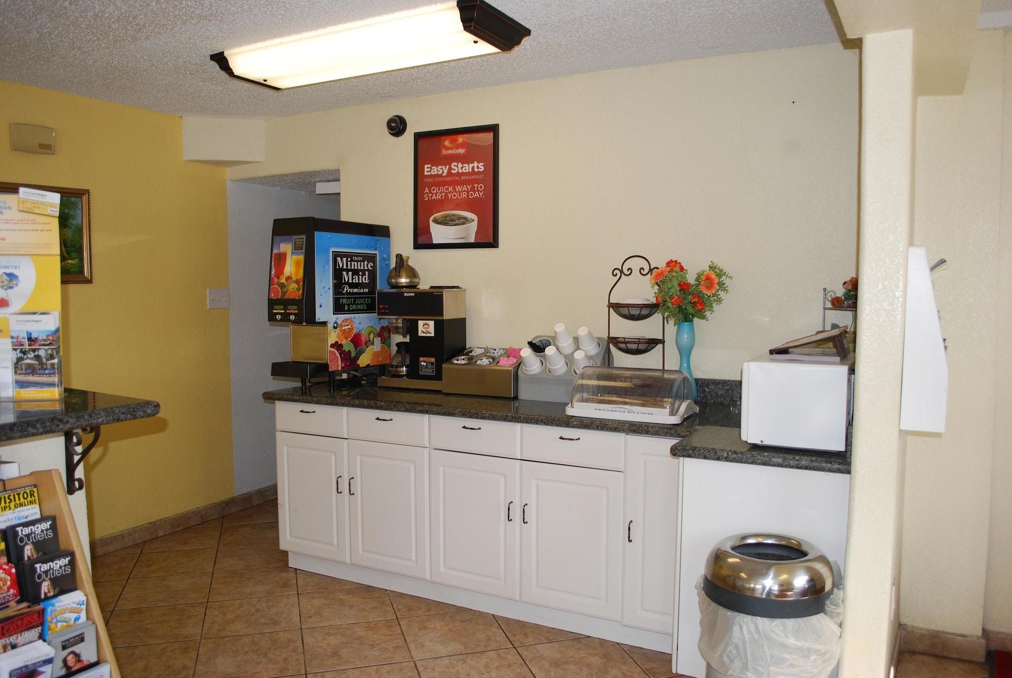 Restaurant Econo Lodge San Marcos University Area