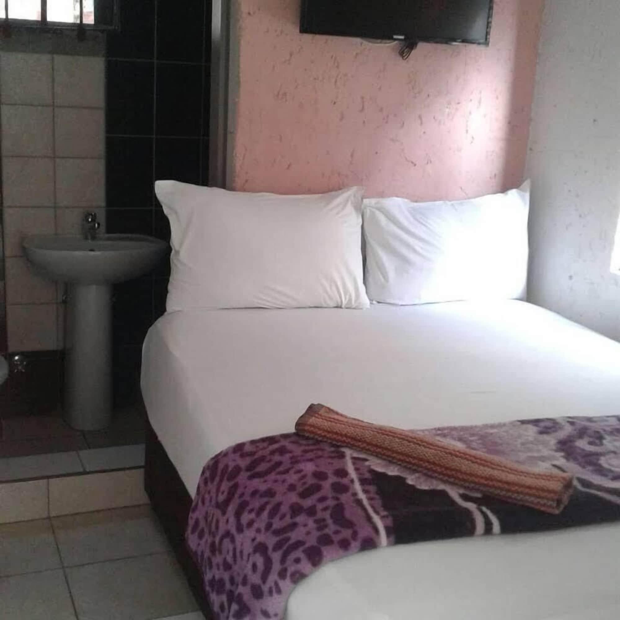 Varios Royal Crown Guesthouse